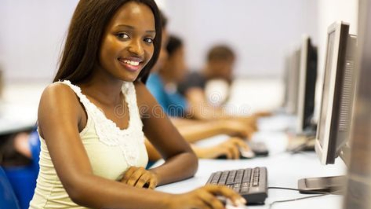 girl in computer lab